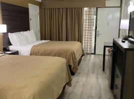 Quality Inn Branson - Hwy 76 Central，位于布兰森布兰森剧院区的酒店