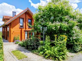 Gemütliches Blockhaus am Wald mit großem Garten，位于瓦尔特尔斯豪森的酒店