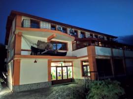 Lotca Fermecată - Lotka Fermecată，位于Cazasu的酒店