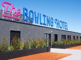 The Bowling Hotel，位于Grens的家庭/亲子酒店