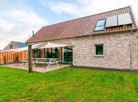 Holiday Home in Bocholt with Fenced Garden，位于Bocholt的别墅