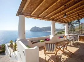 House with garden and sea view in Lipari