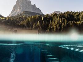 Hotel Touring Dolomites,位于圣克里斯蒂娜的酒店