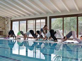 Boutique Hotel Skamnos Arachova，位于阿拉霍瓦的Spa酒店