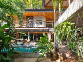 Somos，位于圣塔特蕾莎海滩的酒店