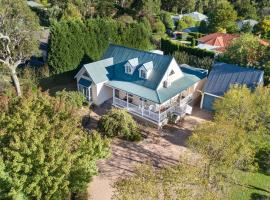 Lou Lous Cottage Bowral Southern Highlands，位于波拉尔的酒店