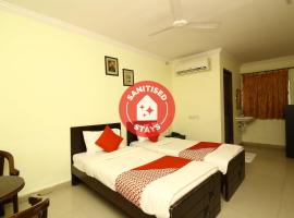OYO 27664 Hotel Nawab's，位于Karīmnagar的酒店