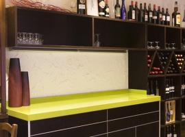 Hostal Restaurant Crisami，位于索尔索纳的酒店