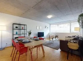 Bright and luminous 2-bedroom-flat in downtown