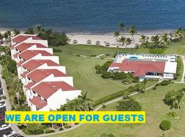 圣克罗伊海滩俱乐部网球度假酒店，位于克里斯琴斯特德的度假村