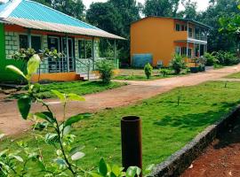 Shoreline Ujjwala Agro Tourism and River Camp，位于萨塔拉的酒店