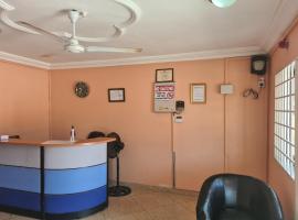 Crystal Rock Hotel，位于Oyarifa的酒店