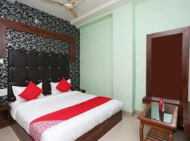 Vaccinated Staff - OYO 29731 Hotel Sunrise，位于Ratlām的酒店