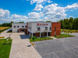 Hotel Rubin，位于Stara BlotnicaRadom-Sadkow Airport - RDO附近的酒店