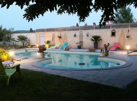 Maison de 2 chambres avec piscine partagee jardin clos et wifi a Duravel，位于Duravel的度假屋