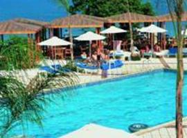 Faros Holiday Village，位于皮尔瓦利亚的酒店