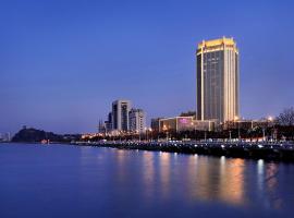 镇江兆和皇冠假日酒店，位于镇江梅兰芳公园附近的酒店