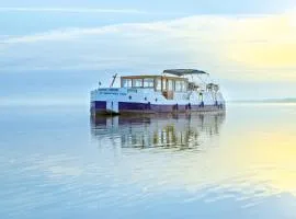 Boats & Yachts at Zeuthen Harbor by Kuhnle-Tours
