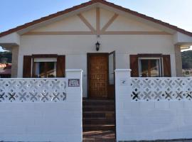 Cómodo y coqueto chalet con jardín en Argoños，位于阿尔戈尼奥斯的酒店