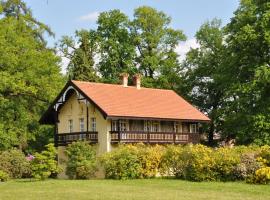 Kavalierhaus im Rhododendronpark Kromlau，位于Gablenz的酒店