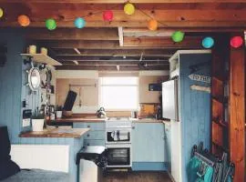 Stargazing Beach Hut on Mudeford Sandbank with wake up sea views