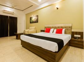 Hotel Om Inn - Talegaon Dabhade，位于Talegaon Dābhāde的酒店