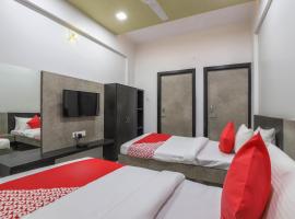 OYO 49471 Hotel Cm Palace，位于Mehsāna的酒店