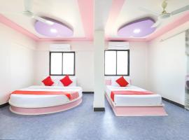 OYO 69018 Hotel Jet Inn，位于Pāl的酒店