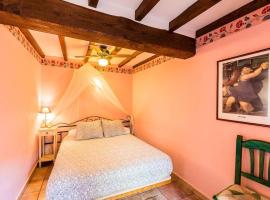 One bedroom apartement with wifi at Robledillo de Gata，位于罗夫莱迪略德加塔的酒店