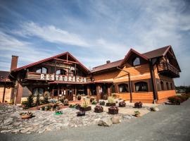 Hotel Trzy Podkowy***，位于Biskupiec的酒店