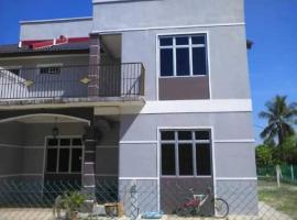 Dinariqin homestay，位于Kampung Raja的酒店