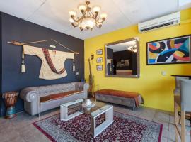 SPOT ON 89644 Retto Hotel，位于士姑来的酒店