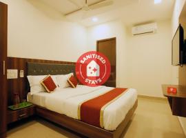 Hotel AK International，位于Ullāl的酒店