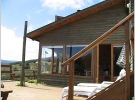 Tunquén preciosa casa con espectacular piscina，位于阿尔加罗沃的酒店