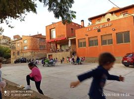 Hostal La Sociedad，位于Arens de Lledó的酒店