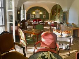 Hôtel Château Du Rey，位于Saint-André-de-Majencoules的酒店