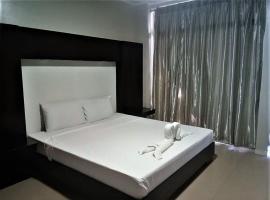 Honey's Hotel and Restaurant，位于Mati的酒店