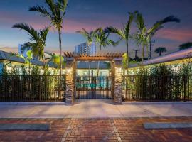 Bermuda Bungalows (Tropical Island Getaway)，位于西棕榈滩Riviera Beach Municipal Marina附近的酒店
