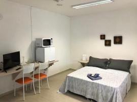 Casa edícula no centro com Smart TV，位于约恩维利的酒店