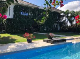 Casa Tropical con Hermosos Atardeceres Caribeños，位于圣地亚哥洛斯卡巴的度假屋