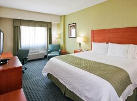 托卢卡佐纳埃洛普尔托智选假日酒店及套房，位于托卢卡的酒店