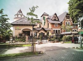 Hotel Salve，位于GłogówekMoszna Castle附近的酒店