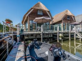 Nautic Rentals - Watervilla's Zuiderhoeve，位于De Heen的度假园