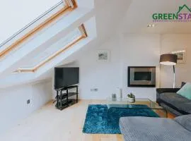 "The Penthouse Newquay" by Greenstay Serviced Accommodation - Stunning 3 Bed Apt With Parking & Sun Terrace - The Perfect Choice For Families, Small Groups & Business Travellers - Newly Refurbished - Close To Beaches, Shops & Restaurants