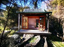Manaaki Mai, Rustic Retreat Bush Cabin，位于基督城的豪华帐篷