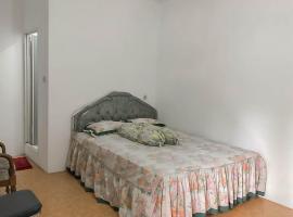 Rumah Panggung Guest House Syariah Mitra RedDoorz，位于井里汶的酒店
