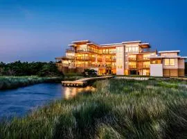 New Modern Waterfront Home w Saltwater Pool