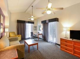 Quality Inn & Suites North Charleston - Ashley Phosphate，位于查尔斯顿North Charleston的酒店