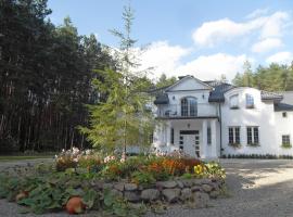Leśny Dwór Uhowo，位于Uhowo的酒店