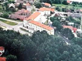 鲁巴斯特希斯酒店